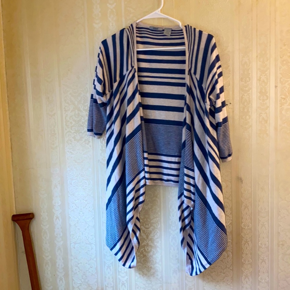 Verve, blue and white women’s long sleeve shirt very nice size large